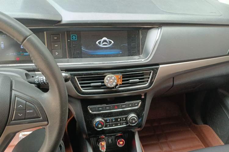 Used CHANGAN KAICHENG Oushang A600 2016 1.5L Manual Luxury 7-Seater Audio And AC Panel