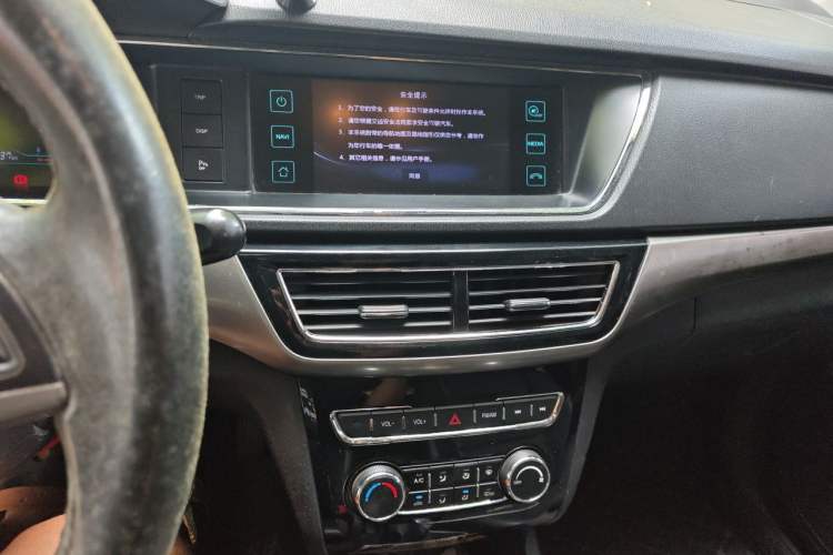 Used CHANGAN KAICHENG Oushang A600 2016 1.5L Manual Luxury 7-Seater Audio And AC Panel
