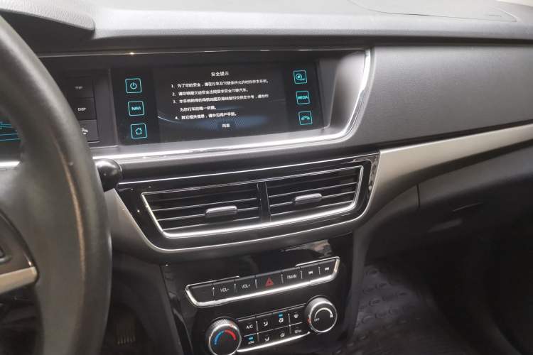 Used CHANGAN KAICHENG Oushang A600 2016 1.5L Manual Luxury 7-Seater Audio And AC Panel