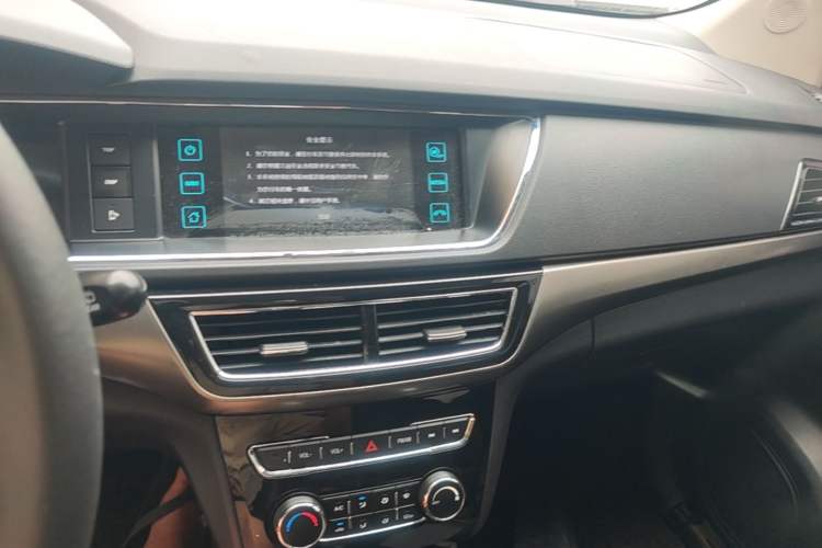 Used CHANGAN KAICHENG Oushang A600 2016 1.5L Manual Luxury 7-Seater Audio And AC Panel