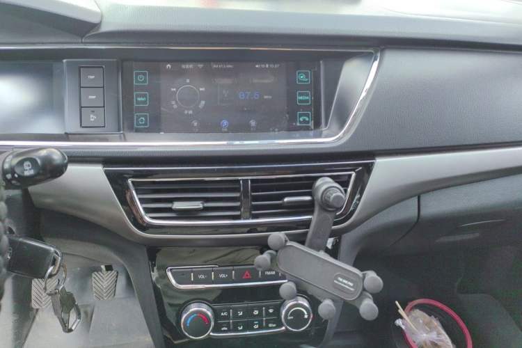 Used CHANGAN KAICHENG Oushang A600 2016 1.5L Manual Luxury 7-Seater Audio And AC Panel