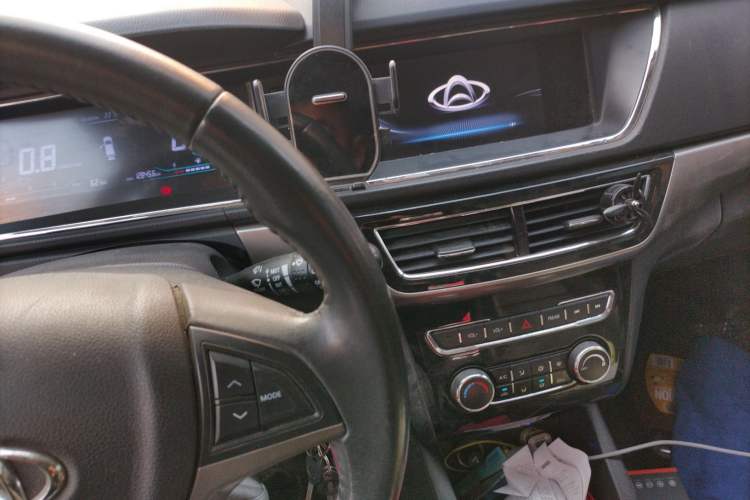 Used CHANGAN KAICHENG Oushang A600 2016 1.5L Manual Luxury 7-Seater Audio And AC Panel