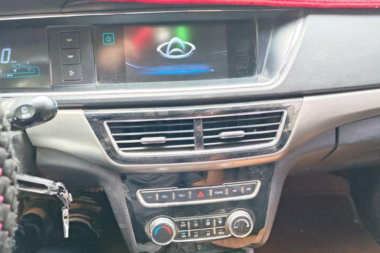 Used CHANGAN KAICHENG Oushang A600 2016 1.5L Manual Luxury 7-Seater Audio And AC Panel
