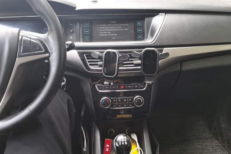 Used CHANGAN KAICHENG Oushang A600 2016 1.5L Manual Luxury 7-Seater Audio And AC Panel
