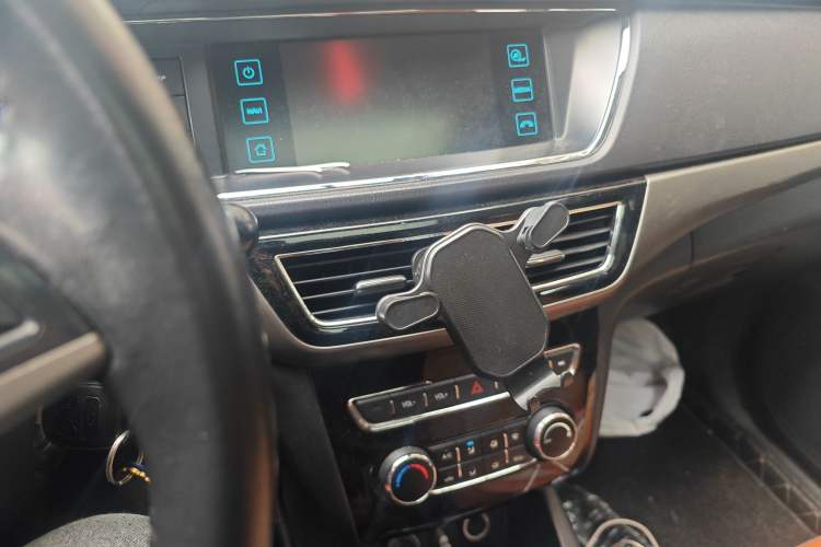 Used CHANGAN KAICHENG Oushang A600 2016 1.5L Manual Luxury 7-Seater Audio And AC Panel