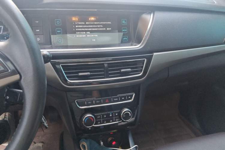 Used CHANGAN KAICHENG Oushang A600 2016 1.5L Manual Luxury 7-Seater Audio And AC Panel
