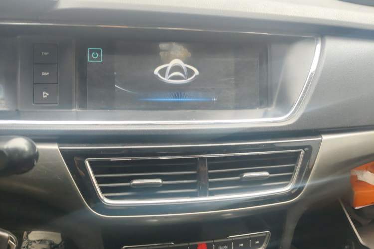 Used CHANGAN KAICHENG Oushang A600 2016 1.5L Manual Luxury 7-Seater Audio And AC Panel