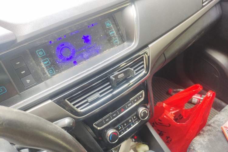Used CHANGAN KAICHENG Oushang A600 2016 1.5L Manual Luxury 7-Seater Audio And AC Panel