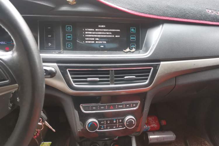Used CHANGAN KAICHENG Oushang A600 2016 1.5L Manual Luxury 7-Seater Audio And AC Panel