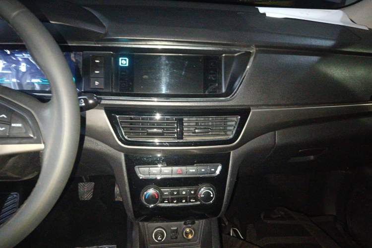 Used CHANGAN KAICHENG Oushang A600 2016 1.5L Manual Luxury 7-Seater Audio And AC Panel