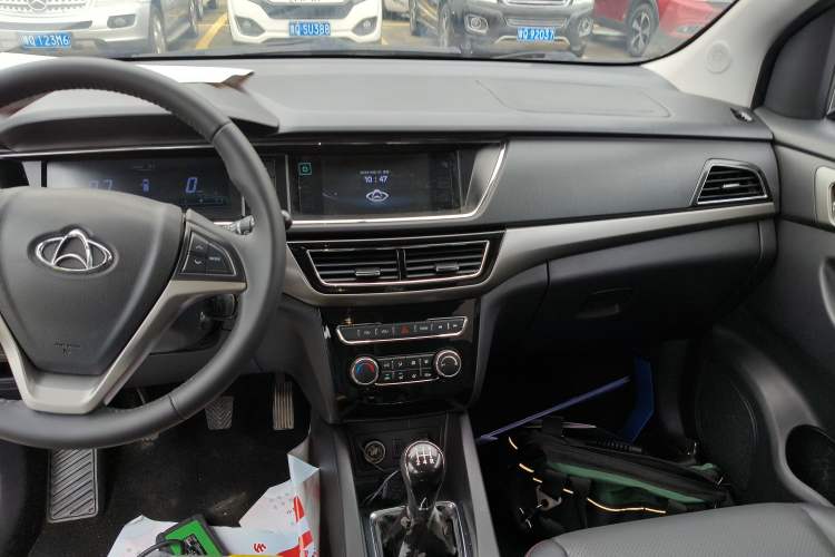 Used CHANGAN KAICHENG Oushang A600 2016 1.5L Manual Luxury 7-Seater Audio And AC Panel