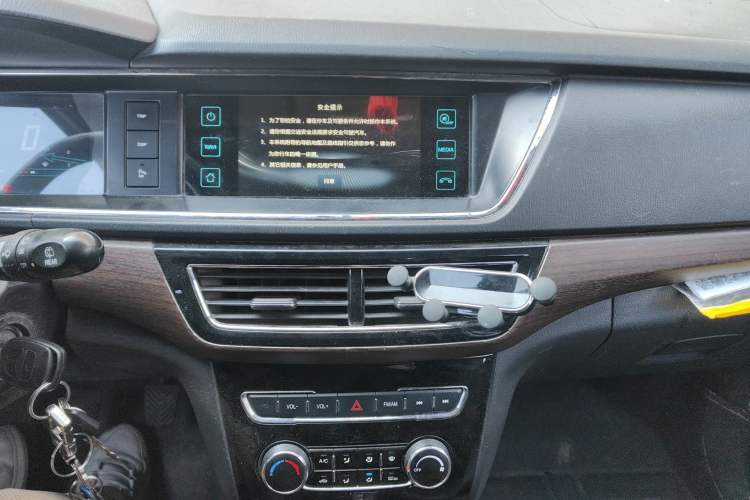 Used CHANGAN KAICHENG Oushang A600 2016 1.5L Manual Luxury 7-Seater Audio And AC Panel