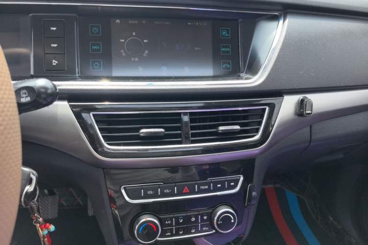 Used CHANGAN KAICHENG Oushang A600 2016 1.5L Manual Luxury 7-Seater Audio And AC Panel