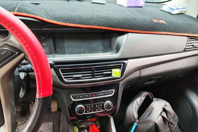 Used CHANGAN KAICHENG Oushang A600 2016 1.5L Manual Luxury 7-Seater Audio And AC Panel