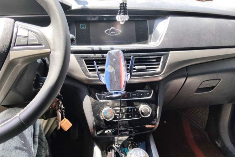Used CHANGAN KAICHENG Oushang A600 2016 1.5L Manual Luxury 7-Seater Audio And AC Panel