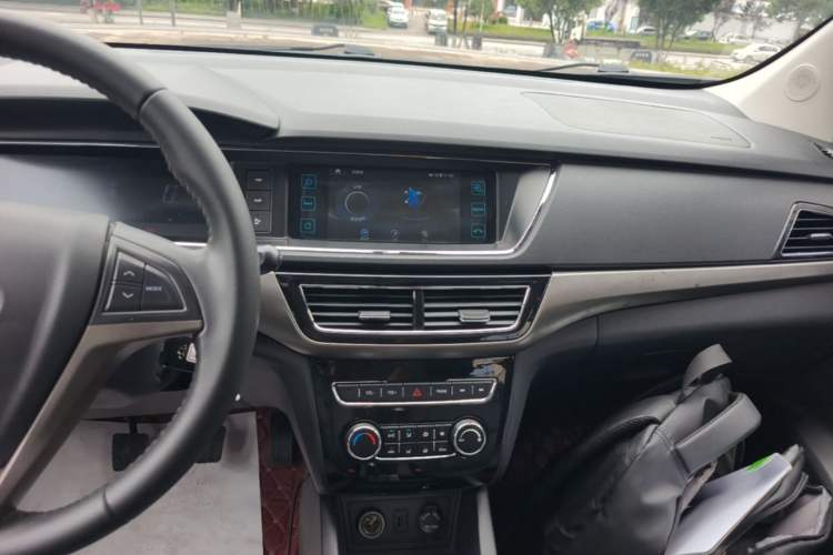 Used CHANGAN KAICHENG Oushang A600 2016 1.5L Manual Luxury 7-Seater Audio And AC Panel