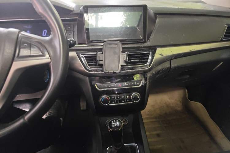 Used CHANGAN KAICHENG Oushang A600 2016 1.5L Manual Luxury 7-Seater Audio And AC Panel