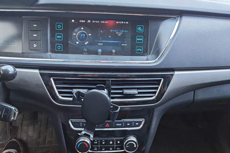 Used CHANGAN KAICHENG Oushang A600 2016 1.5L Manual Luxury 6-Seater Audio And AC Panel