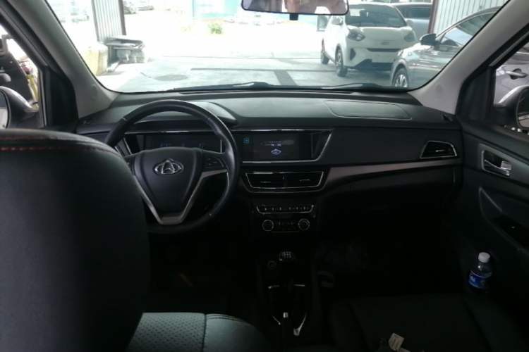 Used CHANGAN KAICHENG Oushang A600 2016 1.5L Manual Luxury 7-Seater Center Console