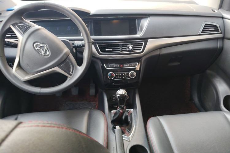 Used CHANGAN KAICHENG Oushang A600 2016 1.5L Manual Elite 7-Seater Center Console