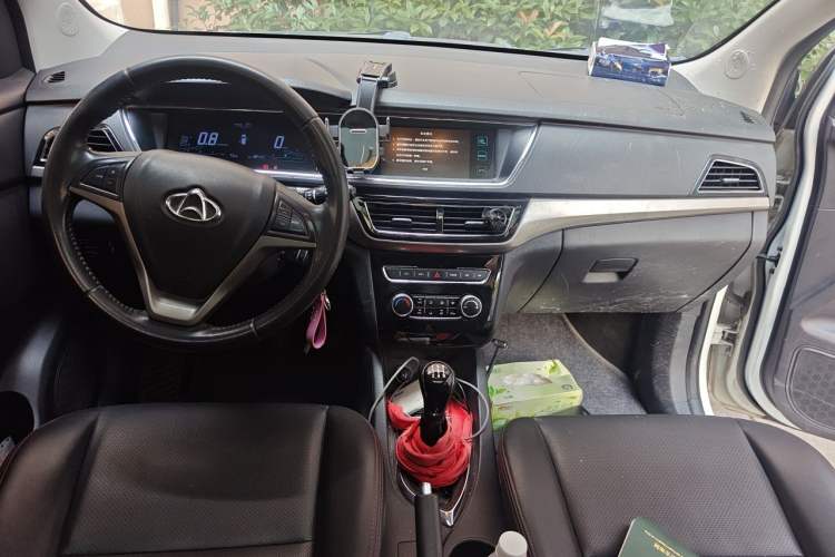 Used CHANGAN KAICHENG Oushang A600 2016 1.5L Manual Luxury 7-Seater Center Console