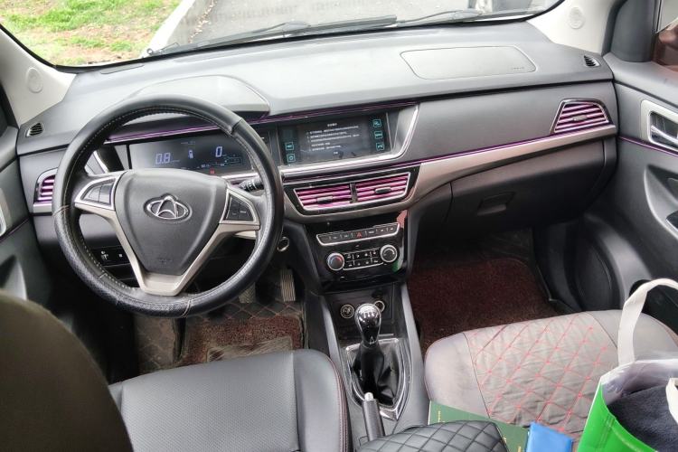 Used CHANGAN KAICHENG Oushang A600 2016 1.5L Manual Luxury 7-Seater Center Console