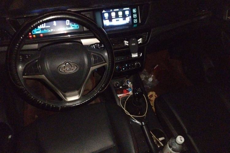 Used CHANGAN KAICHENG Oushang A600 2016 1.5L Manual Standard 7-Seater Center Console