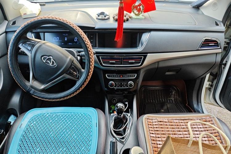 Used CHANGAN KAICHENG Oushang A600 2016 1.5L Manual Elite 7-Seater Center Console