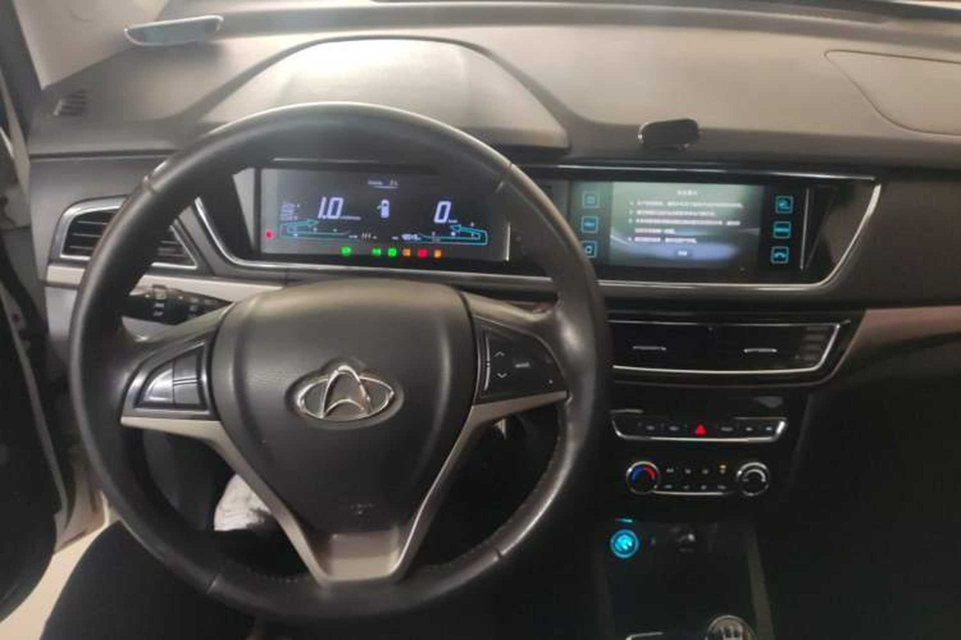 Used CHANGAN KAICHENG Oushang A600 2016 1.5L Manual Luxury 7-Seater Center Console