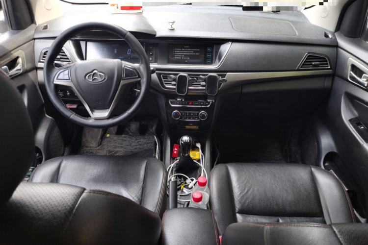 Used CHANGAN KAICHENG Oushang A600 2016 1.5L Manual Luxury 7-Seater Center Console