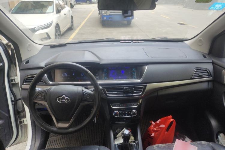 Used CHANGAN KAICHENG Oushang A600 2016 1.5L Manual Luxury 7-Seater Center Console