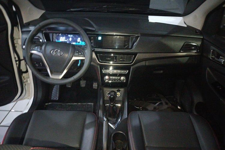 Used CHANGAN KAICHENG Oushang A600 2016 1.5L Manual Luxury 7-Seater Center Console
