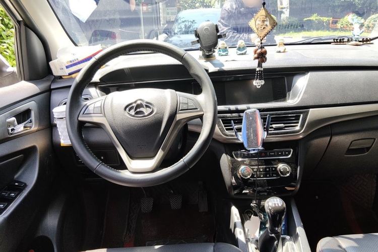 Used CHANGAN KAICHENG Oushang A600 2016 1.5L Manual Luxury 7-Seater Center Console
