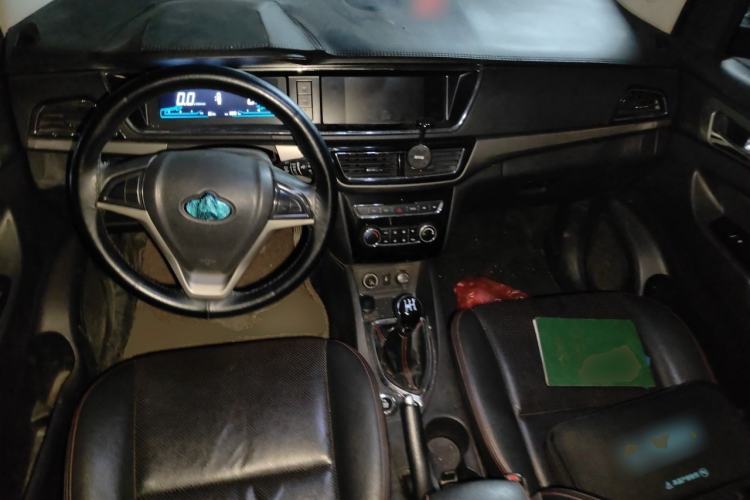 Used CHANGAN KAICHENG Oushang A600 2016 1.5L Manual Luxury 7-Seater Center Console