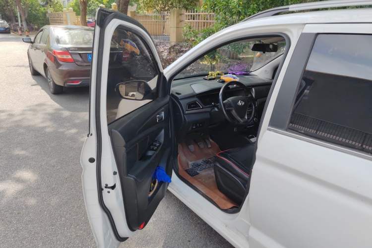 Used CHANGAN KAICHENG Oushang A600 2016 1.5L Manual Luxury 7-Seater Driver Seat