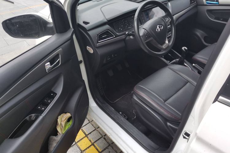 Used CHANGAN KAICHENG Oushang A600 2016 1.5L Manual Luxury 7-Seater Driver Seat