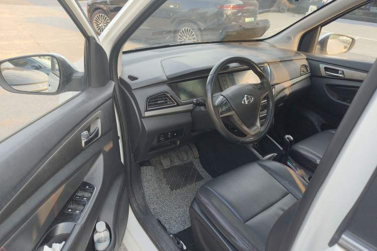 Used CHANGAN KAICHENG Oushang A600 2016 1.5L Manual Luxury 7-Seater Driver Seat