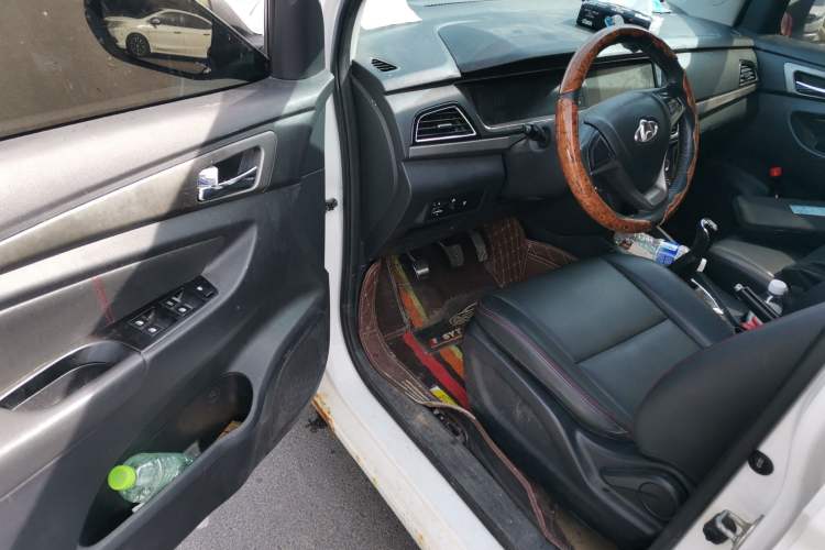 Used CHANGAN KAICHENG Oushang A600 2016 1.5L Manual Luxury 7-Seater Driver Seat