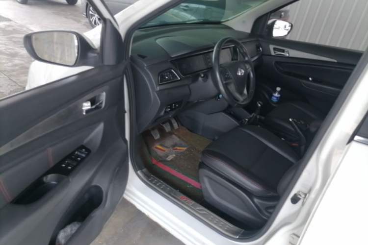 Used CHANGAN KAICHENG Oushang A600 2016 1.5L Manual Luxury 7-Seater Driver Seat