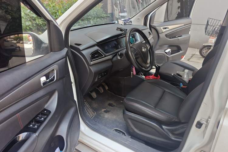 Used CHANGAN KAICHENG Oushang A600 2016 1.5L Manual Luxury 7-Seater Driver Seat