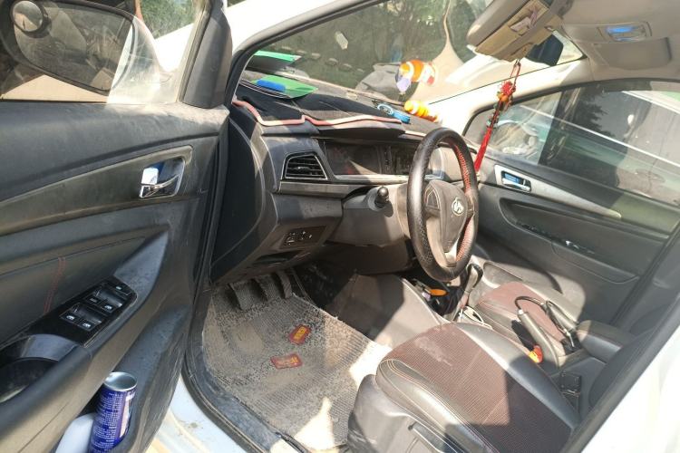 Used CHANGAN KAICHENG Oushang A600 2016 1.5L Manual Luxury 7-Seater Driver Seat