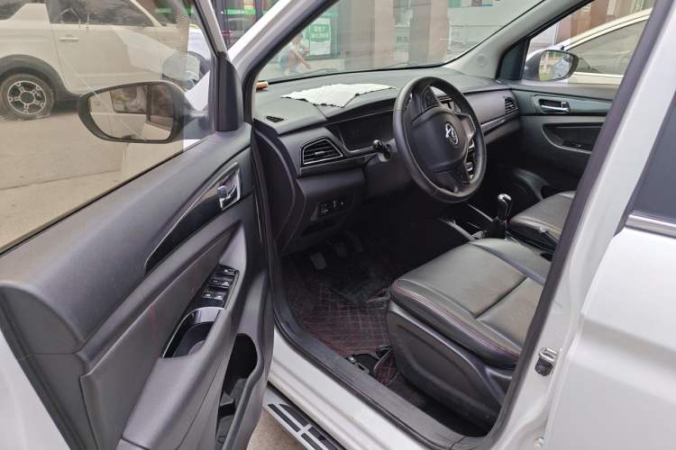 Used CHANGAN KAICHENG Oushang A600 2016 1.5L Manual Luxury 7-Seater Driver Seat