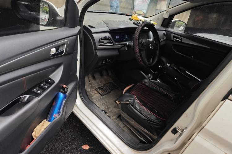 Used CHANGAN KAICHENG Oushang A600 2016 1.5L Manual Luxury 7-Seater Driver Seat
