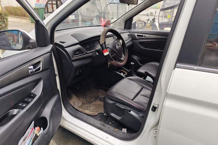 Used CHANGAN KAICHENG Oushang A600 2016 1.5L Manual Luxury 7-Seater Driver Seat