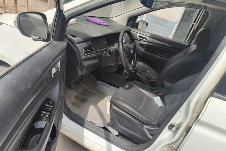 Used CHANGAN KAICHENG Oushang A600 2016 1.5L Manual Luxury 7-Seater Driver Seat