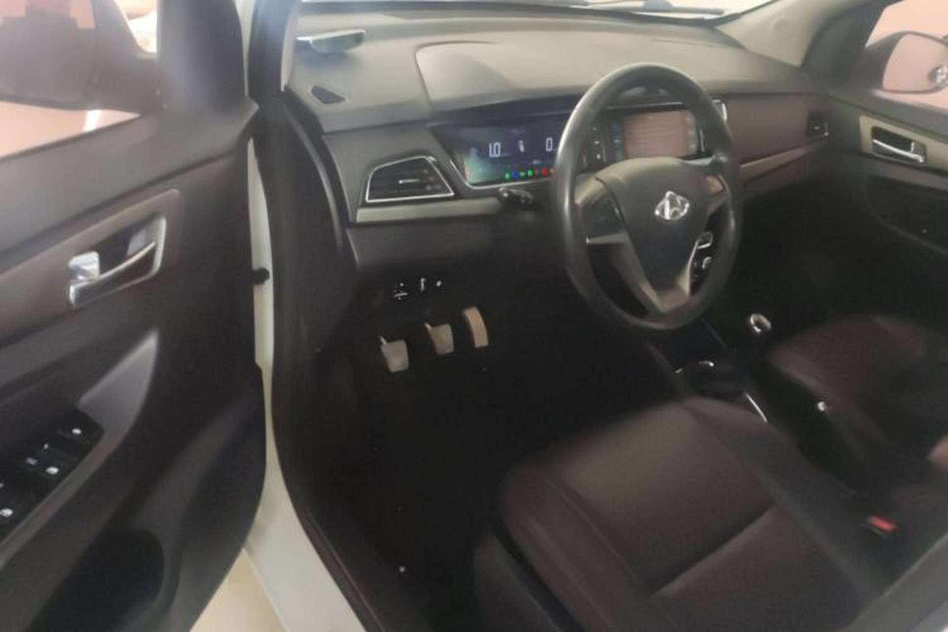 Used CHANGAN KAICHENG Oushang A600 2016 1.5L Manual Luxury 7-Seater Driver Seat