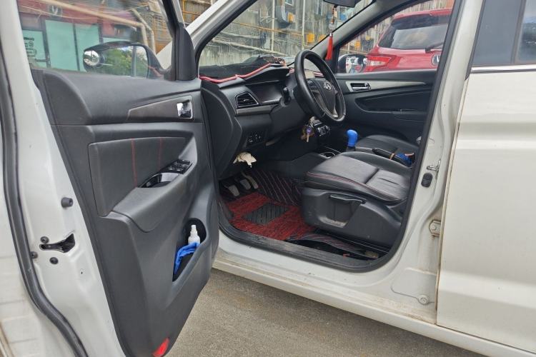 Used CHANGAN KAICHENG Oushang A600 2016 1.5L Manual Luxury 7-Seater Driver Seat