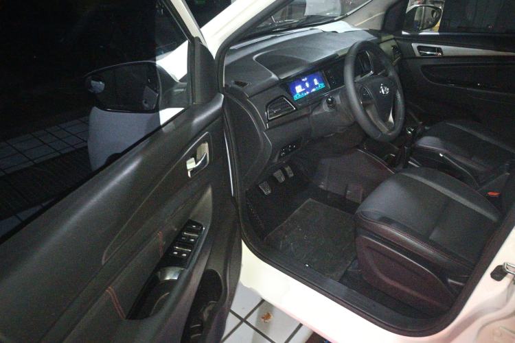 Used CHANGAN KAICHENG Oushang A600 2016 1.5L Manual Luxury 7-Seater Driver Seat