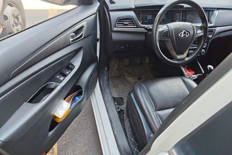 Used CHANGAN KAICHENG Oushang A600 2016 1.5L Manual Luxury 6-Seater Driver Seat