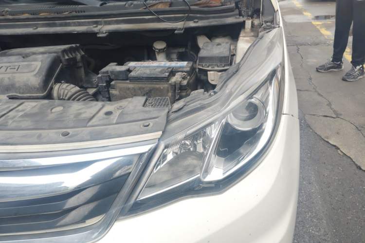 Used CHANGAN KAICHENG Oushang A600 2016 1.5L Manual Luxury 7-Seater Engine Bay Left